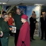 the-queen-at-beckton-2-mar-09